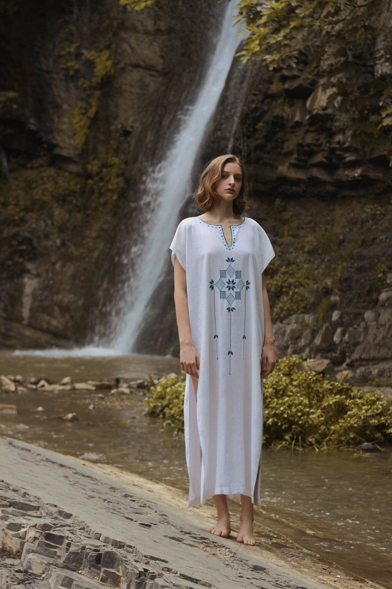 Women – hand-embroidered resort wear by Mairik