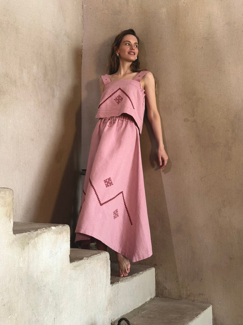 Sets – hand-embroidered linen sets by Mairik