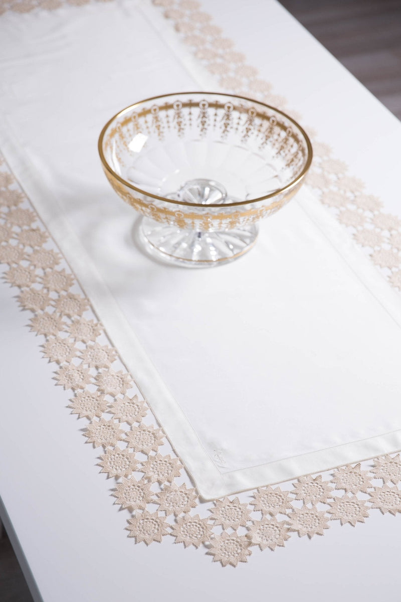 Table Runners – embroidered by Mairik