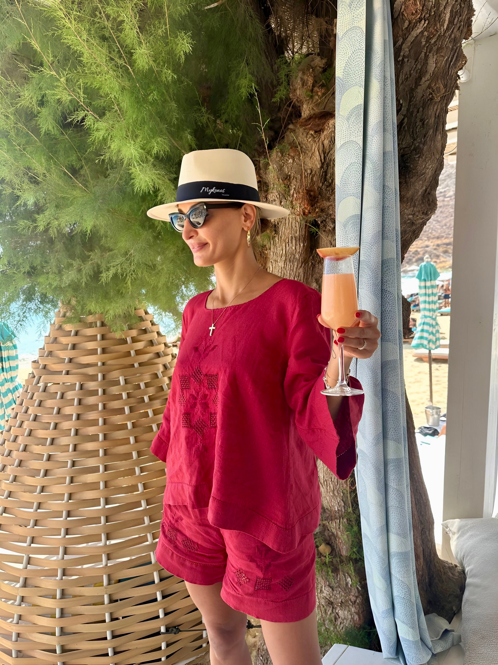 ARAKS SET IN RED